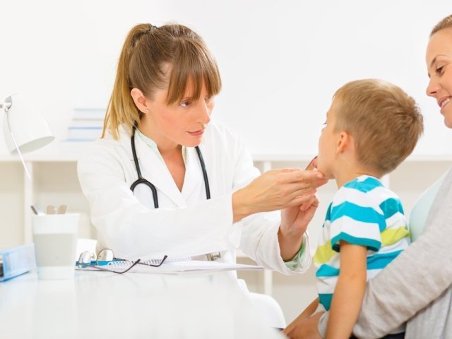 Почему ребенок говорит в нос после болезни? Заложенность носа без насморка, гнусавость: причины, лечение