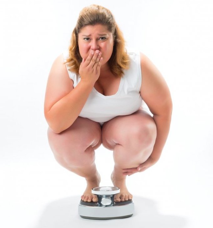 Kelebihan berat badan adalah hasil dari makan berlebih malam.
