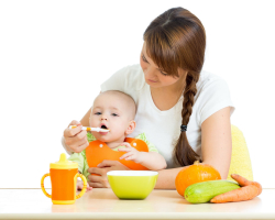 Welches Gemüse und welches Obst kann ein Kind mit 6, 7, 8, 9, 10, 11 Monaten und ein Jahr im Alter von 2 Jahren? Wie man ein Kind beibringt, dass es Gemüse und Obst gibt, wenn es nicht will, lehnt es ab?