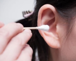 The ear is laid, but it does not hurt for a week, in the morning, after cleaning the ear wand, tooth extraction. The causes and methods of treating ears without pain