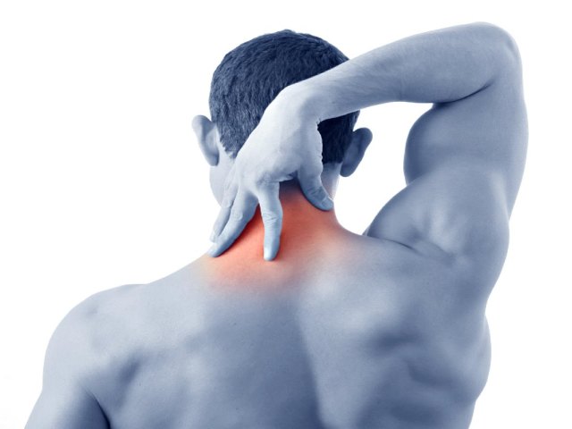 Πόνος στο λαιμό. Γιατί ο λαιμός βλάπτει τα δεξιά, αριστερά και όταν γυρίζει το κεφάλι;
