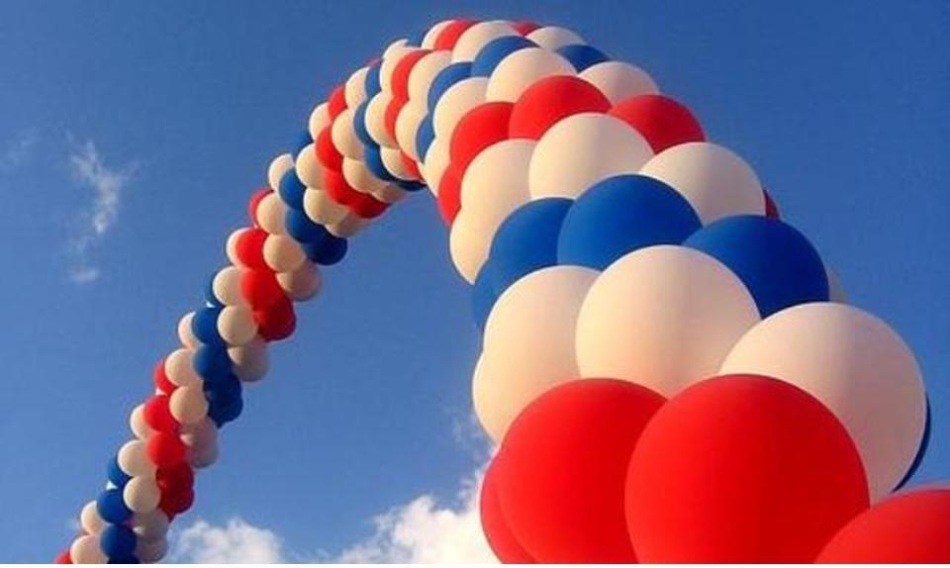 Girlyanda tricolor from balloons