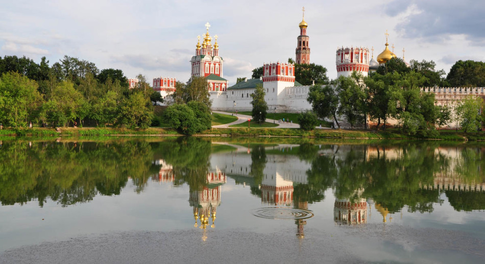 Οι λίμνες Novodevichy στο μοναστήρι