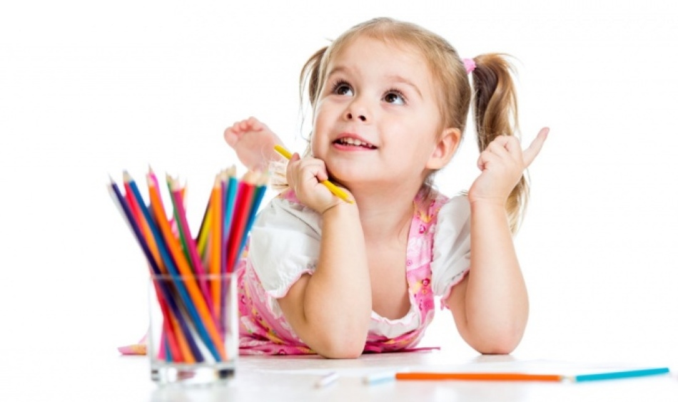 Drawing lines during the game will help to develop a child of 7 years with fine motor skills