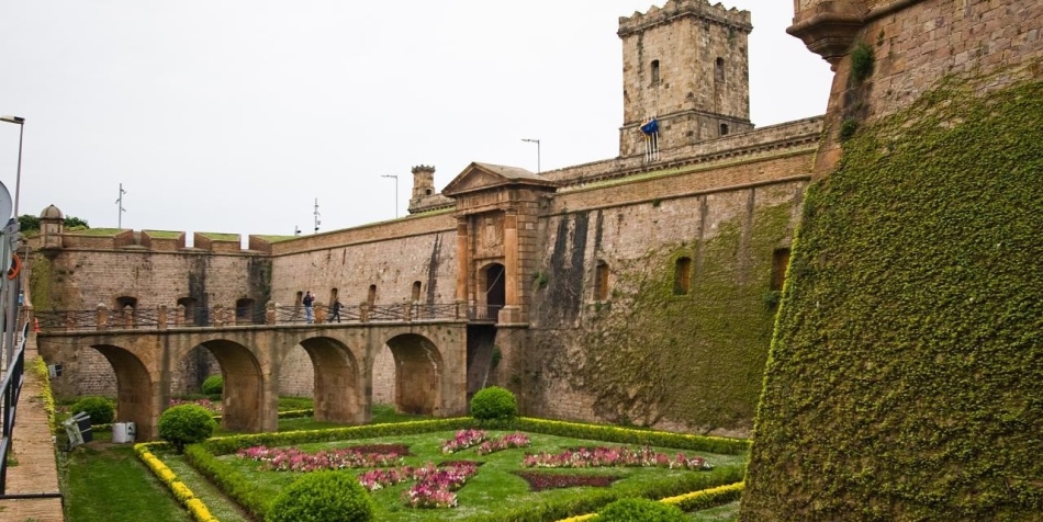Крепость монтжуик (castell de montjuïc), барселона, испания
