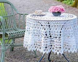 Crochet beautiful tablecloths: schemes, descriptions