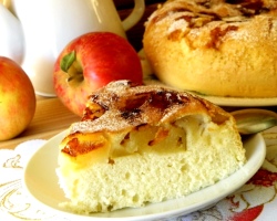 Charlotte yang paling lezat dengan apel dalam bahasa Prancis, dalam bahasa Jerman, dalam bahasa Rusia: resep, tips, rahasia memasak charlotte