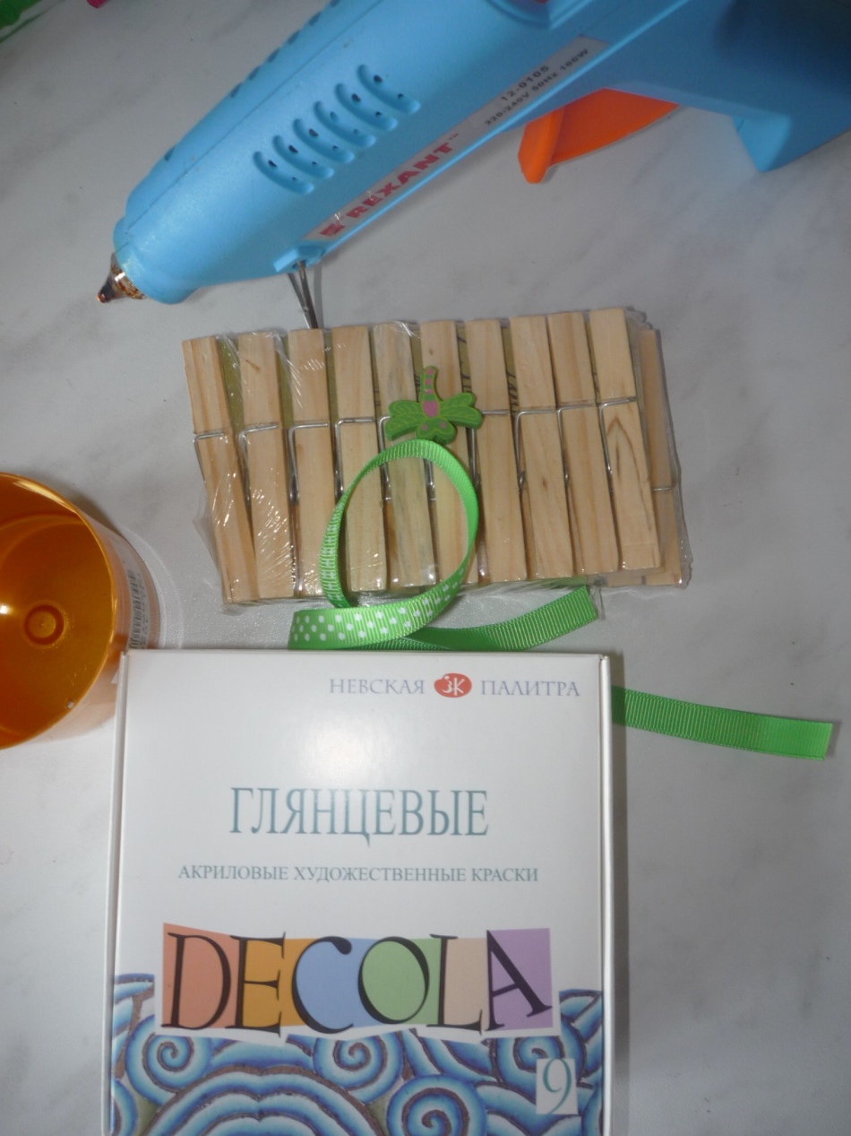 Ето какво ви е необходимо за картоф на десктоп - прилепнали, акрилни бои, декор, лепилен пистолет