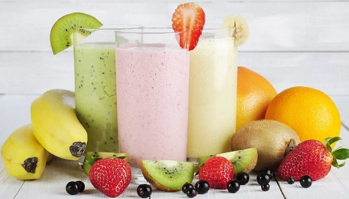 Cocktail proteico per la perdita di peso di una casa con frutta