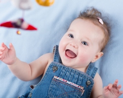 Que jouer en développant un enfant jusqu'à un an? Développer des jeux pour enfants jusqu'à 1 an pendant des mois