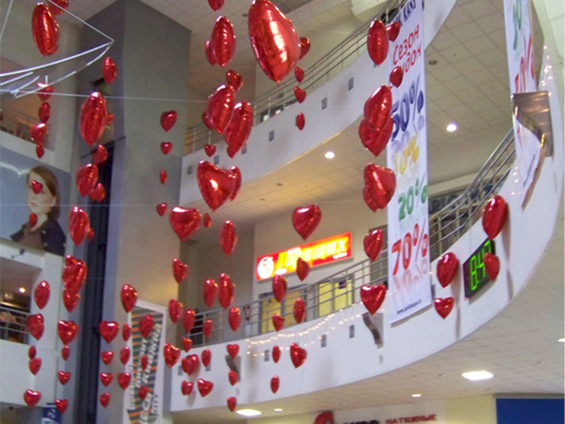 Ниточки с шариками сердечками (декор больших помещений)