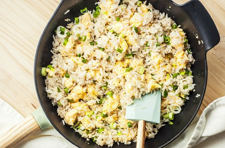 Rice in butter in a pan