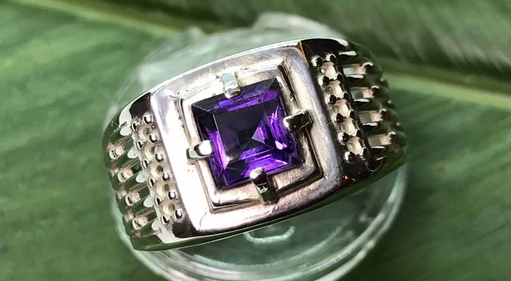 Men's ring with a stone-worm-amethyst