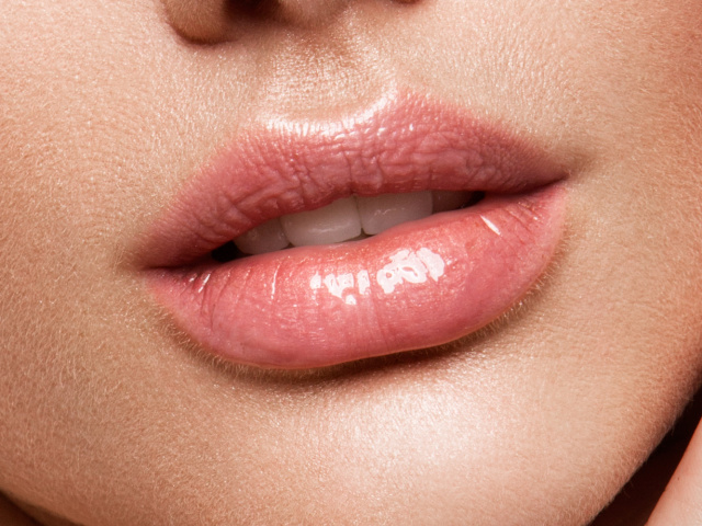 A pimple near the lips of girls, women, men: sign. Pimple above the upper lip, under the lower lip on the left and right, in the center: signs