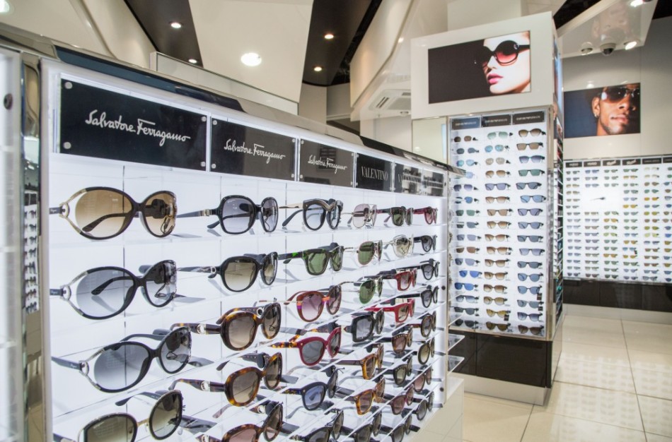 Kacamata juga dapat dibeli dalam tugas Jumat, dan dengan harga yang cukup menguntungkan