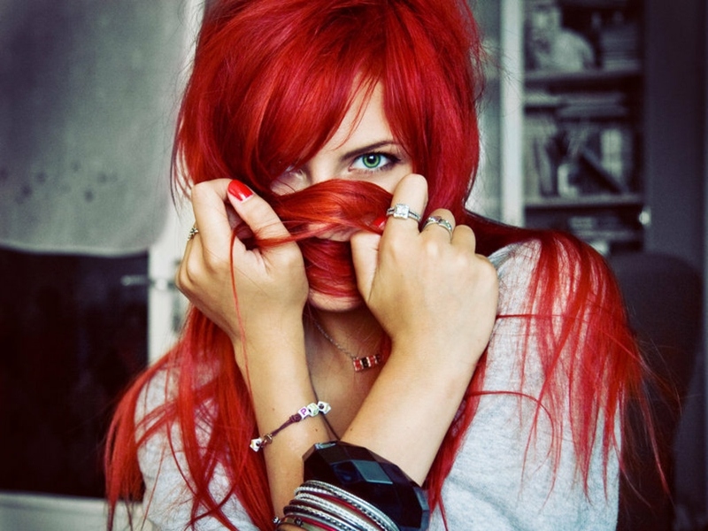 Kričajúce červené vlasy v roku 2023 budú nadmerne vulgárne a neprirodzené