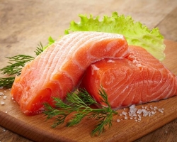 Slanica lososa doma je okusna in hitra, suha metoda, v skladu s klasičnim receptom v marinadi, 