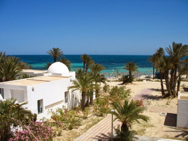 Безопасно ли отдыхать в Тунисе в 2024 году? В каких регионах Туниса опасно отдыхать в 2024 году?