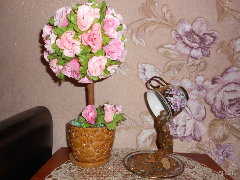 Topiary with roses from satin ribbons