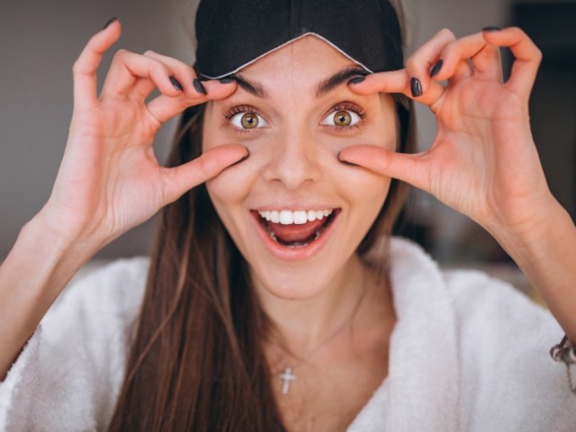 So verbergen Sie Taschen unter den Augen mit Make -up: Schritt -By -STEP -Anweisungen, Empfehlungen von Stylisten, Fotos