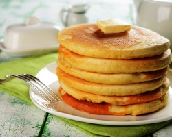 Pancakes: meilleures recettes. Comment faire cuire les bananes, l'avoine, le chocolat, les crêpes de régime? Recettes de crêpes américaines de crêpes: description