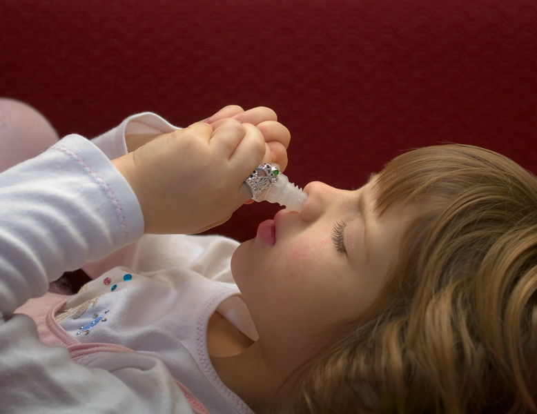 Как снять заложенность носа у ребенка?