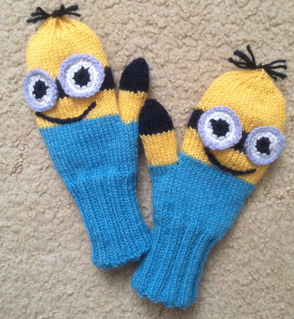 Ready -made knitted knitting mittens minions for a boy