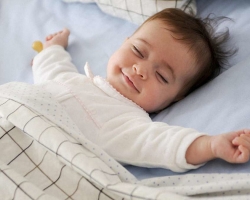 Mikor aludhat egy gyermek egy párnán? Milyen korban a gyermeknek párna van: az orvosok véleménye, Komarovsky doktora