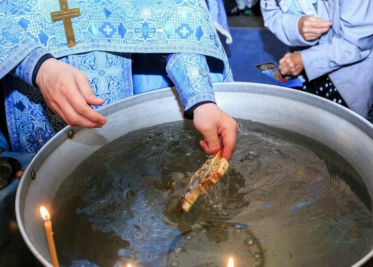 Святая крещенская вода