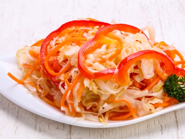 Sauerkraut cepat, renyah dan sangat berair: 7 resep paling lezat