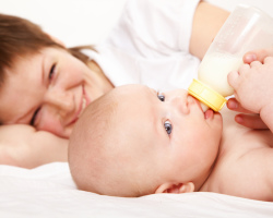 Αποθήκευση του μητρικού γάλακτος. Πώς είναι σωστό και πόσο να αποθηκεύσετε το μαγειρεμένο μητρικό γάλα σε ένα μπουκάλι στο ψυγείο και στον καταψύκτη;