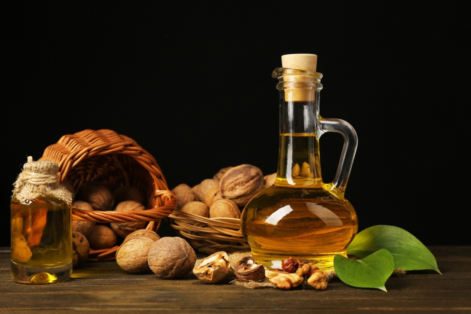 Kacang kaya akan vitamin E, yang menghilangkan kolesterol berlebih dari tubuh dan melindungi pembuluh darah dari plak kolesterol