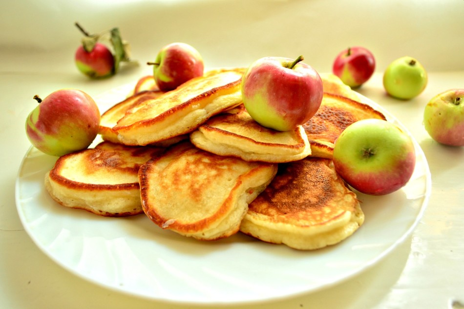 Jabolčne palačinke: variacija posode