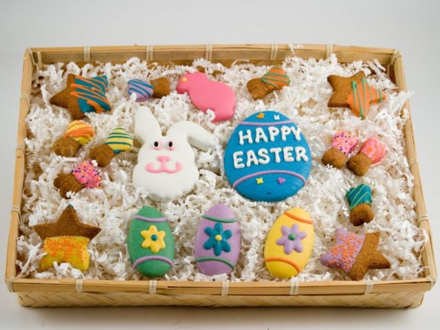 What gifts are given to Easter: ideas. What gift to make Easter with your own hands crocheted and from sweets?