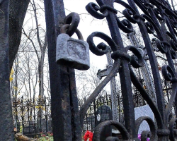 Le signe - passez sur la clôture du cimetière: qu'est-ce que cela signifie?