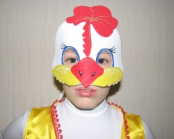 A mask of paper of a rooster on your head with your own hands: instructions, templates