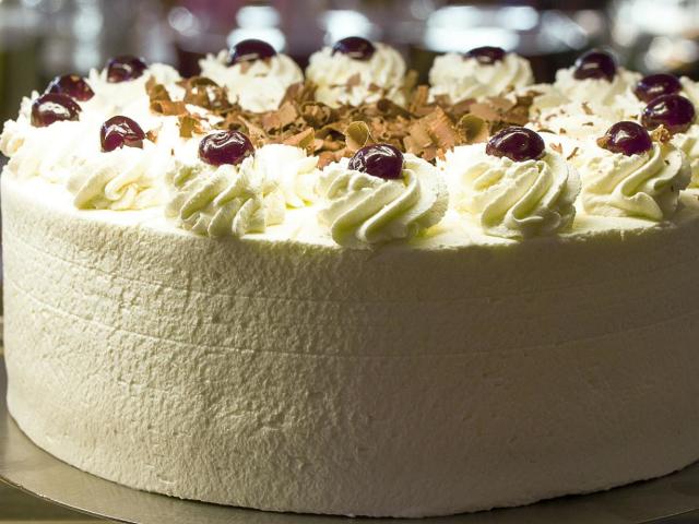 Крем для бисквитного торта: 8 лучших рецептов