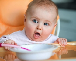 La première soupe pour l'enfant est jusqu'à un an: les meilleures recettes pour les soupes pour enfants. Quelles soupes cuire les enfants pendant 5 à 12 mois et en 1 an?