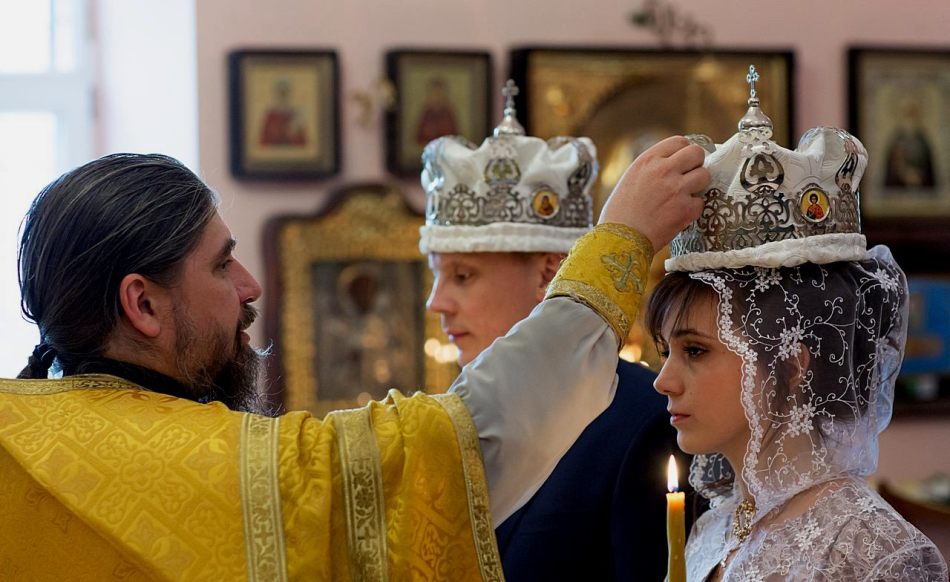 Le mariage dans l'église est autorisé après l'enregistrement du mariage au bureau du registre