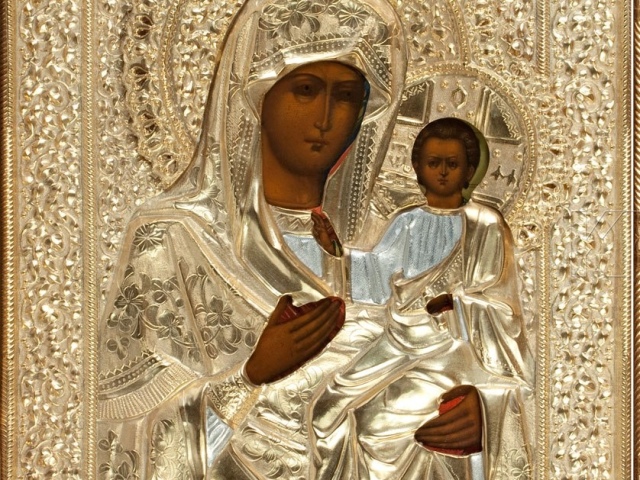 Legends, history and photos of the Iveron icon of the Mother of God. What does the Iveron icon of the Mother of God help, and how does she need to pray?
