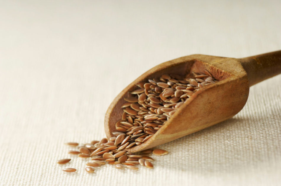 Garlic with flax seeds from worms