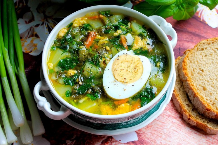 В щавелевый суп с яйцом добавляют уксус