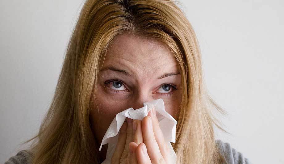 Comment éliminer les symptômes d'un rhume avec un rinçage?