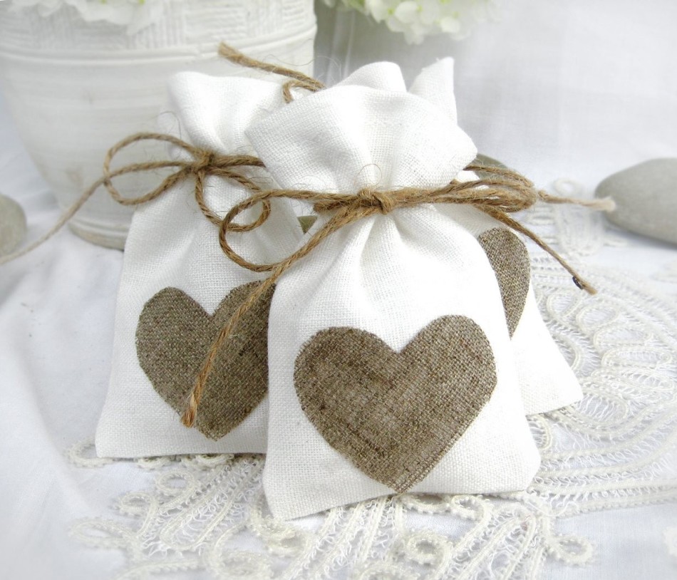 What to give for a flax wedding to children: gift ideas