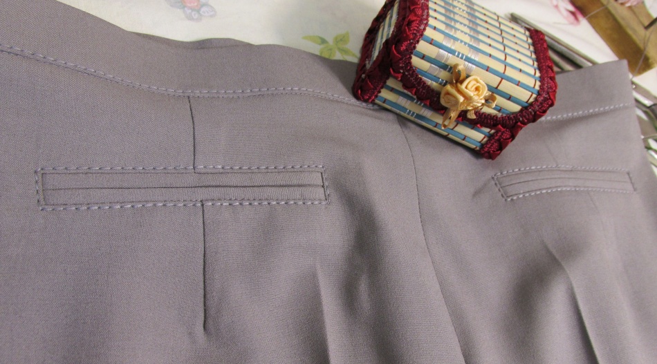 Ready -made pockets on with their own hands of women's trousers, example 5