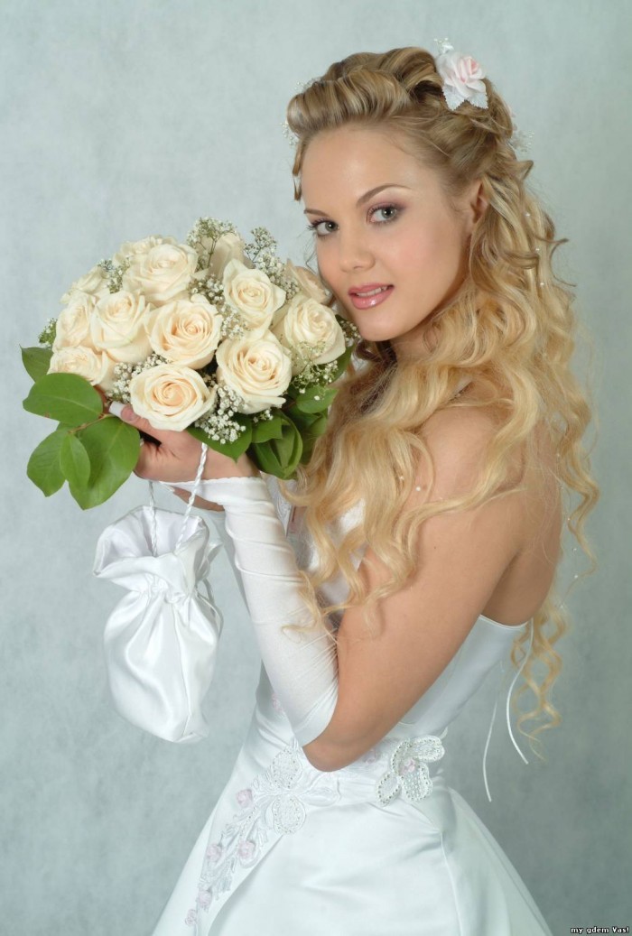 Bride and wedding bouquet of beautiful roses