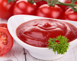 Wie man köstliche Tomatenpaste ohne Salz kocht, akut, mit Zwiebeln und Essig zu Hause: Beste Rezepte