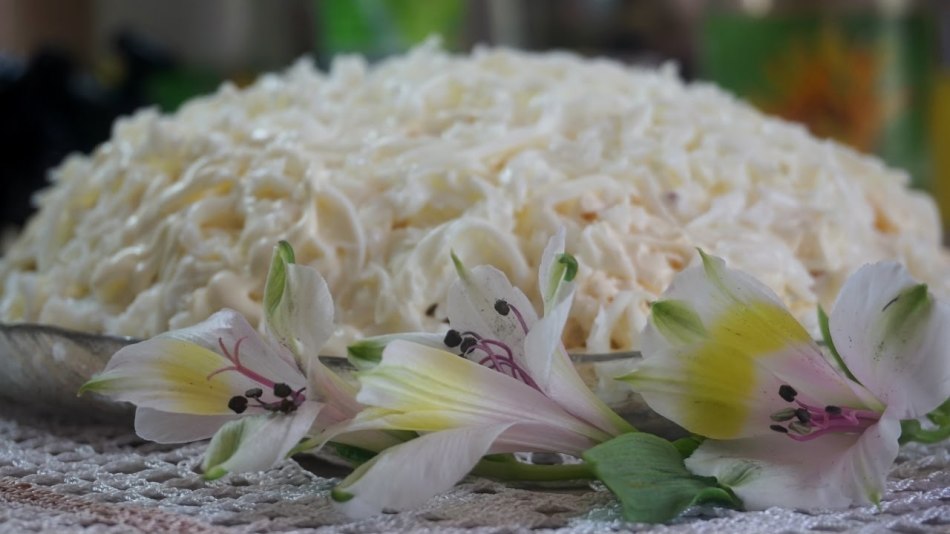 Салат невеста с копченой курицей и плавленным сыром рецепт с фото