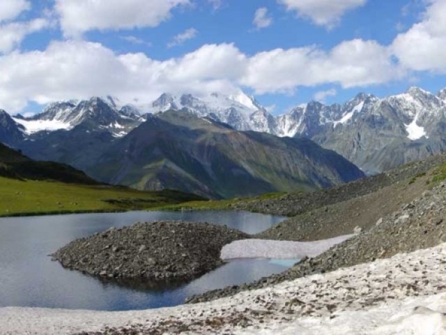 The only reservoir in the world that no river flows into: name, location on the map of the world, a brief description. In which sea and in which lake does not a single river flow?