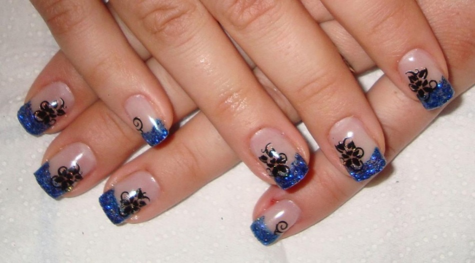 Manicura azul para otoño